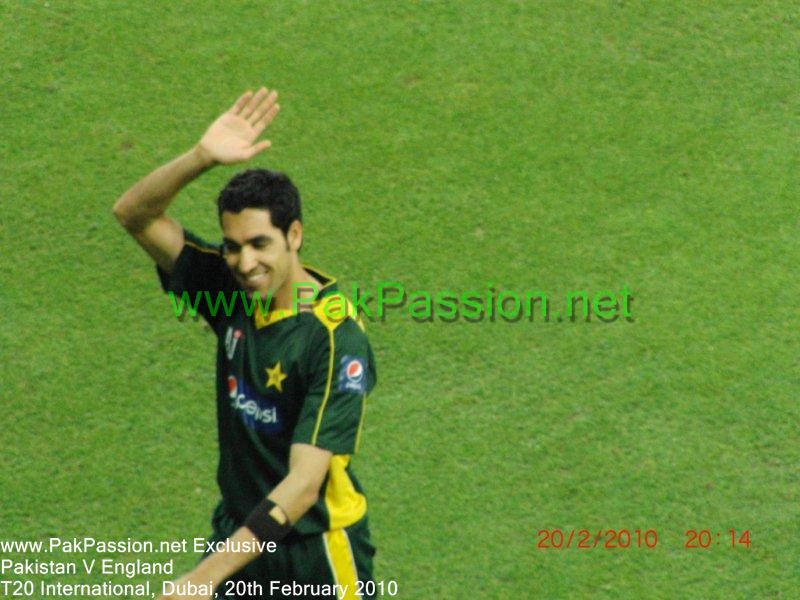 Pakistani bowler Umar Gul waves to the crowd